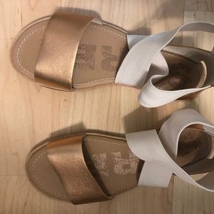 Sorel new sandals  Size 6.5